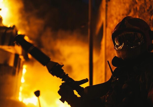 У Дніпропетровській області сталася сильна пожежа у будинку: загинула людина 