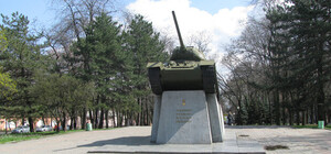 У Дніпрі демонтують танк на проспекті Яворницького