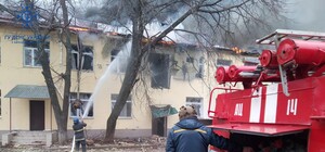 На Харківщині майже три години гасили пожежу у ліцеї (фото)