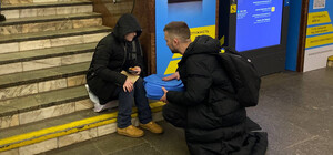 В метро Киева появились туристические сидушки для пассажиров: зачем они нужны