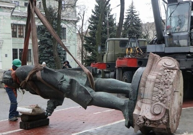У Дніпрі мешканці зможуть вирішити подальшу долю знесених пам'ятників