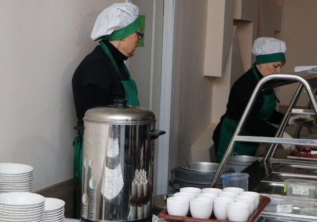 В Днепре переселенцев каждый день кормят бесплатными обедами: где и когда - фото: dniprorada.gov.ua