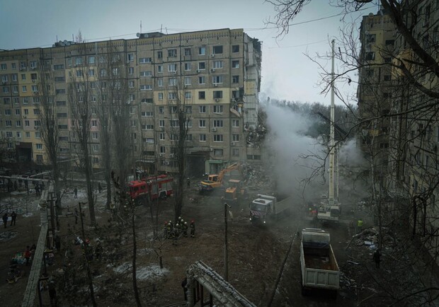 З'явилося відео моменту влучення російської ракети до житлового будинку у Дніпрі -