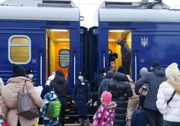 Получи ответ: курсируют ли сейчас эвакуационные поезда из Днепра 