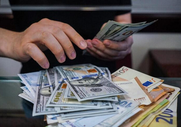 Курс валют в Україні 24 січня 2023 року. 