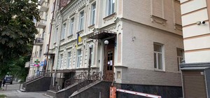 Автомобілі, будинки, земельні ділянки: майно 