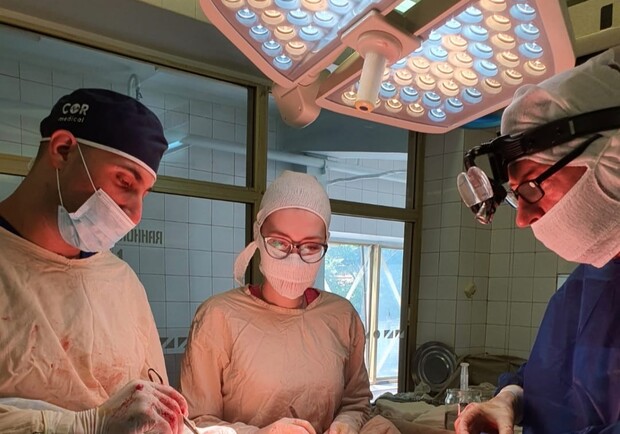 У Дніпрі провели унікальну операцію важкопораненому бійцю, який захищав Бахмут 