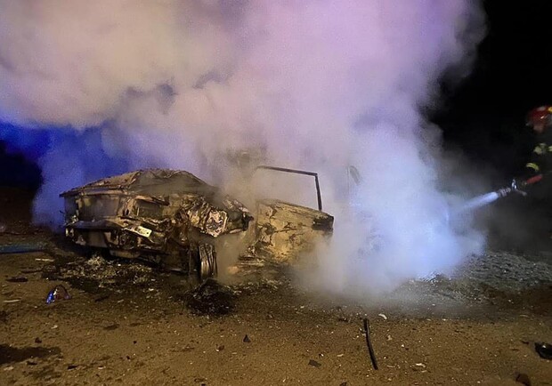 У Дніпропетровській області сталася смертельна ДТП: водій згорів у авто 
