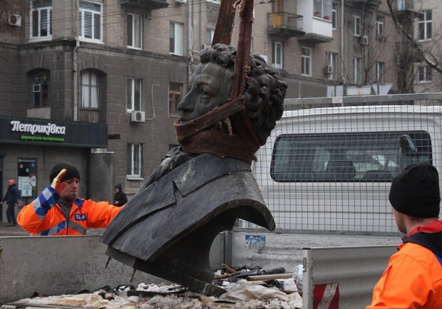 Російське місто хоче обміняти знесені пам'ятники у Дніпрі на дрова: відповідь міськради 