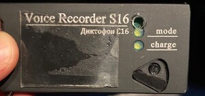 В Киеве в ресторане под столами якобы обнаружили 10 подслушивающих устройств