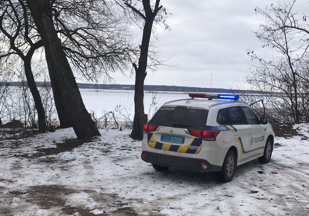 В Днепропетровской области 30 рыбаков оказались на льдине, оторванной от берега - 