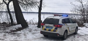 В Днепропетровской области 30 рыбаков оказались на льдине, которую оторвало от берега