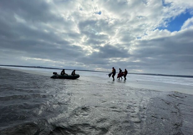 У Дніпропетровській області врятували рибалок, які дрейфували на крижинах - 