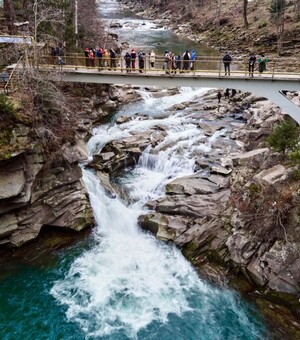 Сім водоспадів, на які варто поїхати зі Львова