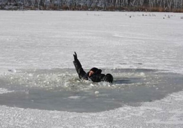 В Днепропетровской области дети провалились под лед 