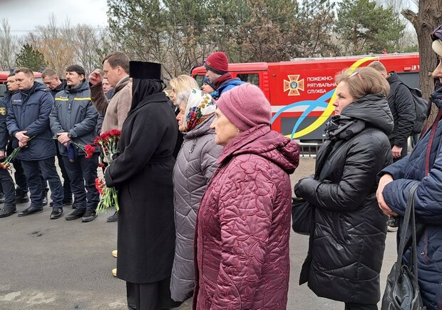 У Дніпрі вшанували загиблих внаслідок ракетного удару по будинку на Перемозі 