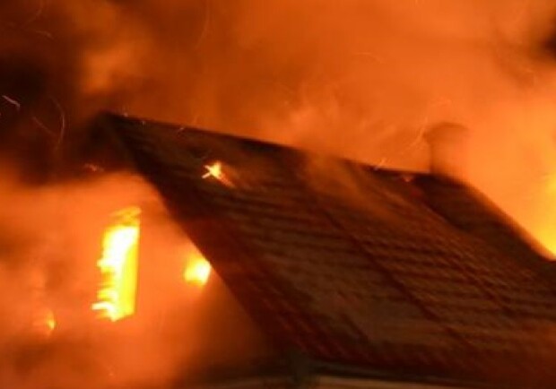 В Днепропетровской области горел дом с тремя детьми 