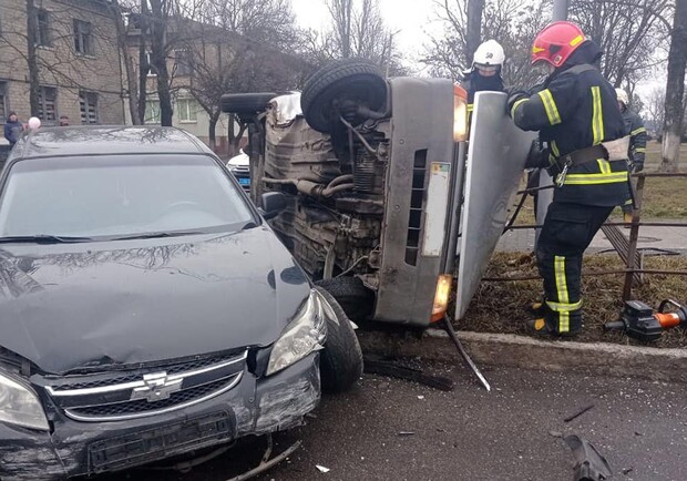В Днепропетровской области в результате ДТП перевернулся автомобиль - 