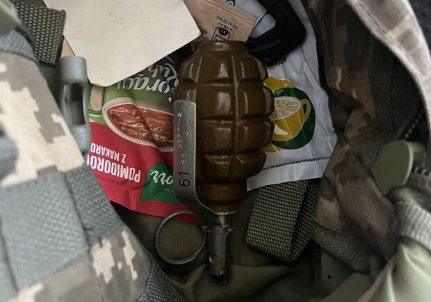У Дніпрі на залізничному вокзалі поліція затримала військового з гранатою 