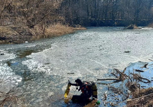 В Днепре женщина провалилась под лед и погибла - фото: dp.dsns.gov.ua