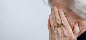 В Запорожье пьяный мужчина до смерти избил свою прикованную к постели мать