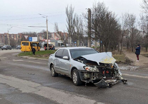 В Днепре на Запорожском шоссе маршрутка попала в ДТП - 