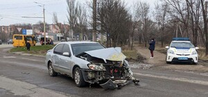 В Днепре на Запорожском шоссе маршрутка попала в ДТП