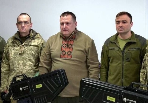 Антидронові рушниці, рації та планшети зі спецпрограмами: Дніпро продовжує системно забезпечувати необхідним бійців на передовій - 