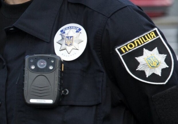 У Дніпрі затримали поліцейських з Луганщини, які вимагали хабарі: що їм загрожує 