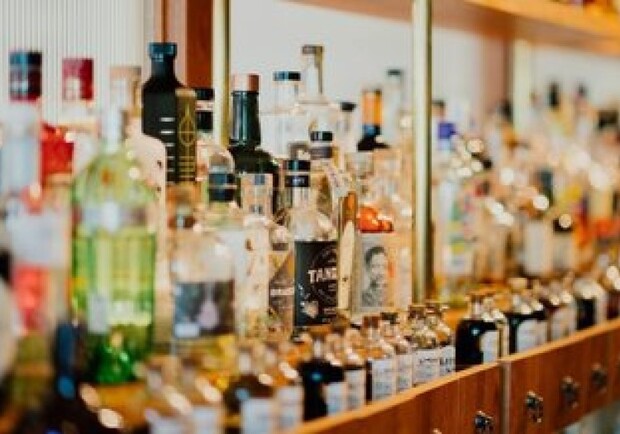У місті на Дніпропетровщині ввели обмеження на продаж алкоголю та роботу ресторанів 