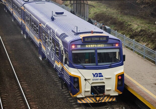 "Укрзалізниця" запустить додаткові поїзди із Дніпра до Великодня - 