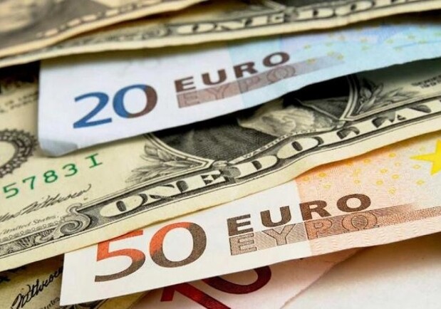 Курс валют в Україні 1 квітня 2023 року: скільки коштує долар і євро. 