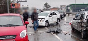 Под Киевом на Житомирской трассе произошло масштабное ДТП: фото, видео