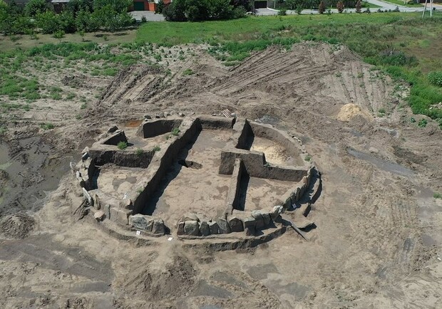 У Дніпропетровській області закопали древній кромлех: для чого це потрібно - 