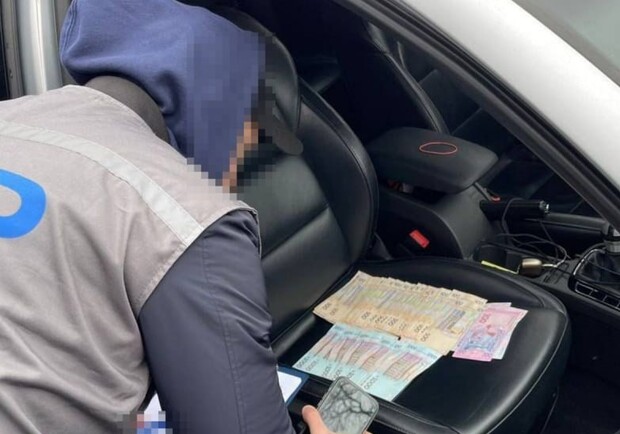 В Днепре задержан инспектор Укртрансбезопасности, который требовал взятки от перевозчиков 