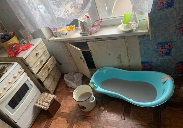 На Дніпропетровщині діти голодували та жили в горі сміття: що з ними зараз 