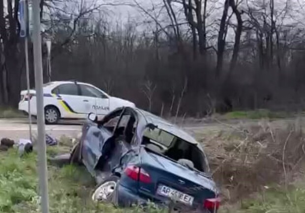 На трасі Кривий Ріг-Дніпро автомобіль потрапив під вантажівку: є постраждалий 
