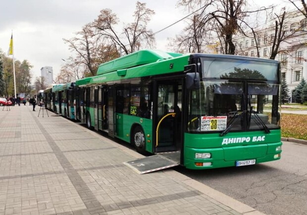 В Днепре из-за перекрытия улицы некоторые автобусы изменят маршруты 