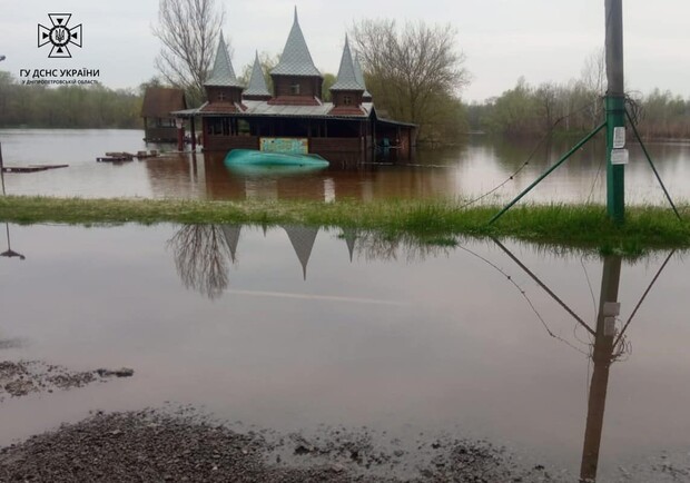 Из-за повышения уровня воды в реке подтопило дворы в Днепре и области 