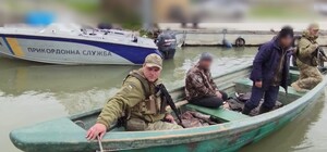 Незаконно ловили рыбу: в Одесской области задержали лодку с тремя гражданами Румынии