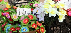 У Дніпрі складають адмінпротоколи на продавців штучних квітів