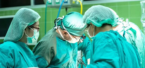 У Дніпрі рятують важкопораненого добровольця та вагітну військовослужбовицю