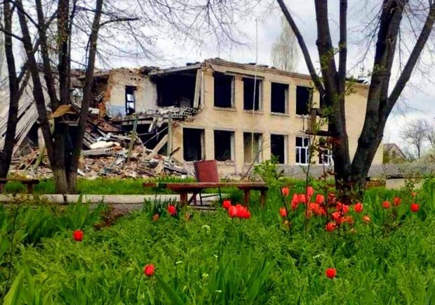 В Днепропетровской области директор ежедневно приходит на руины школы - 