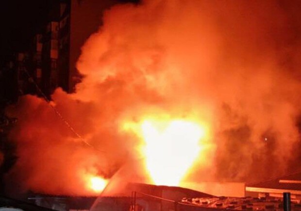 У Дніпрі сталася масштабна пожежа у будинку: є постраждалий 