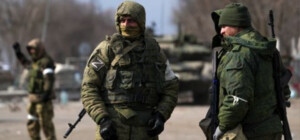 Черги на заправках та видача трудових: у Мелітополі та Енергодарі розпочалася паніка