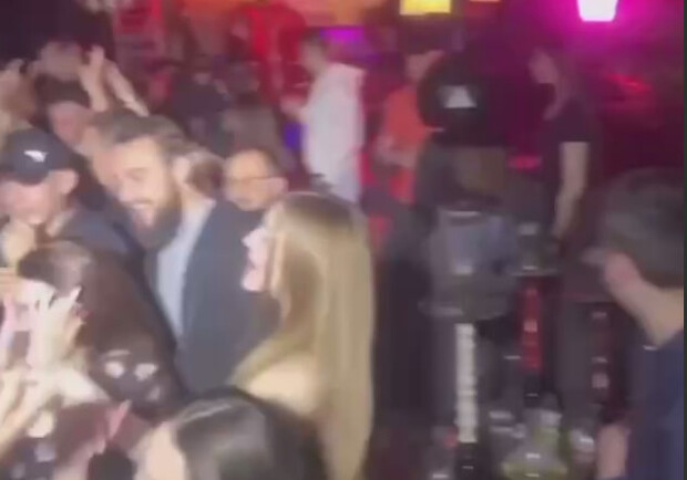 У Кривому Розі в клубі молодь танцювала під російську музику (відео) 