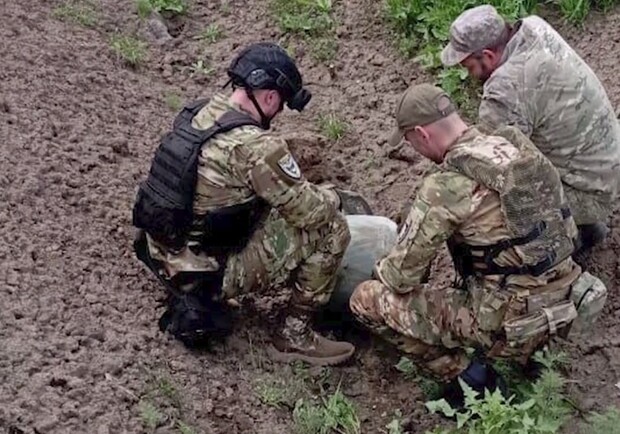 Вибухотехніки знешкодили частину ракету, якої окупанти націлили на Дніпро - 