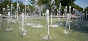 В саду Шевченко включили фонтан (фото)