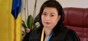 Харьковская судья, получившая срок за коррупцию, служит в теробороне