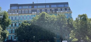 На Владимирской на крыше многоэтажки возводят надстройку: это уже вторая попытка